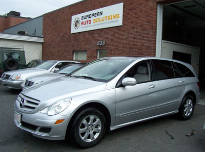 A 2007 Mercedes-Benz R350 was in for Scheduled 'B' Service and exterior bulb replacement.